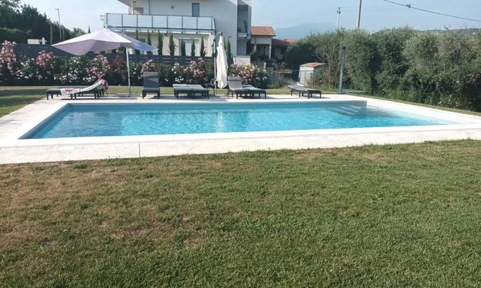 Cisano Apartamento | Villa Manzoni APTO 1, Villa Manzoni APT 1 - appartamento in villa con piscina