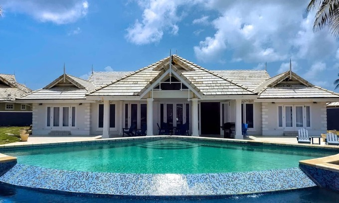 Lowlands Villa | Villa Marius - where luxury and natural beauty meet!