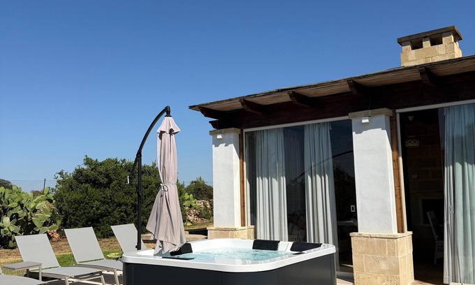 Alezio Casa | Villa Mary con gran jardín y acceso a la piscina