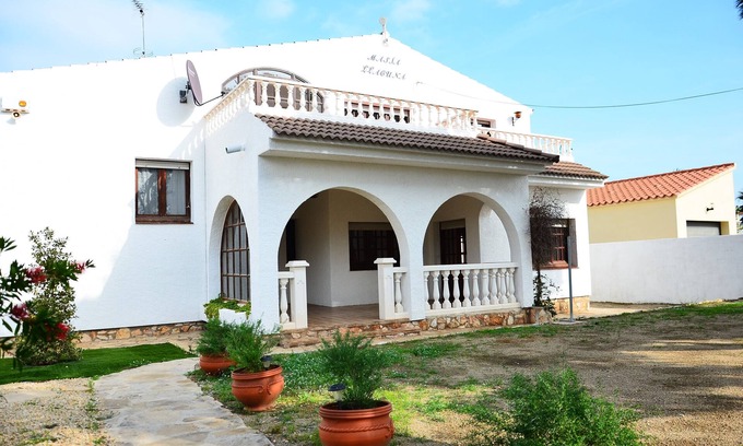 Les Tres Cales Villa | Villa Masia Llacuna con piscina privada, terraza y Wi-Fi
