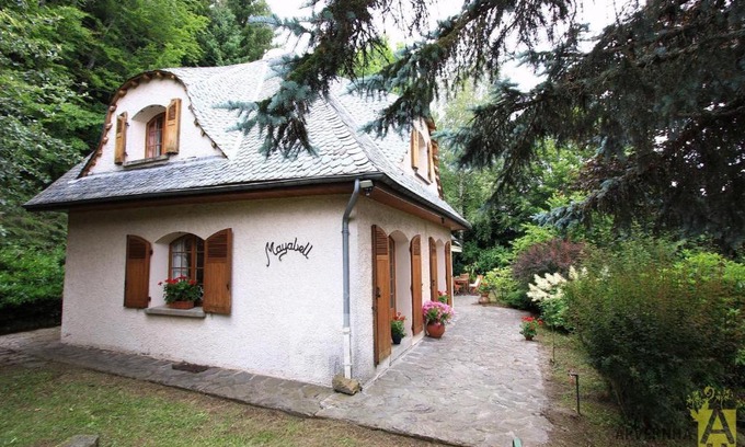 Besse-en-Chandesse Casa | Villa Mayabell