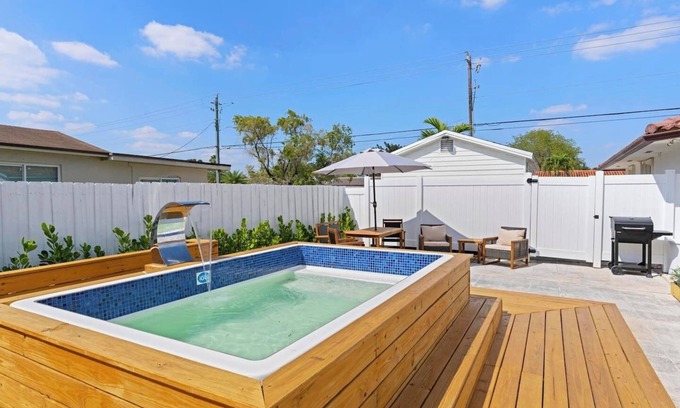 Ludlam Casa | Villa · Mediterranean Villa - Big Pool-Pool Spa BBQ Fits18