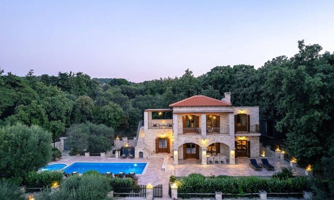 Vederi Villa | Vederi Estate (Villa Melpomeni)