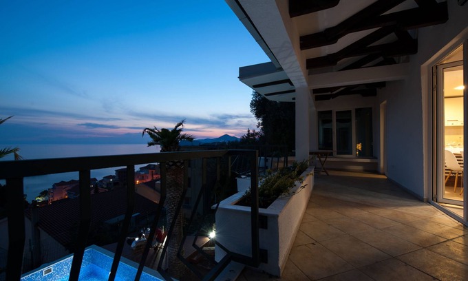 Sveti Stefan Villa | Villa Mia