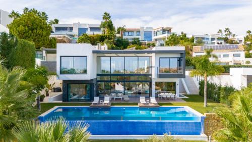Nueva Milla de Oro Villa | Villa Michaela moderna de súper lujo con piscina y vistas