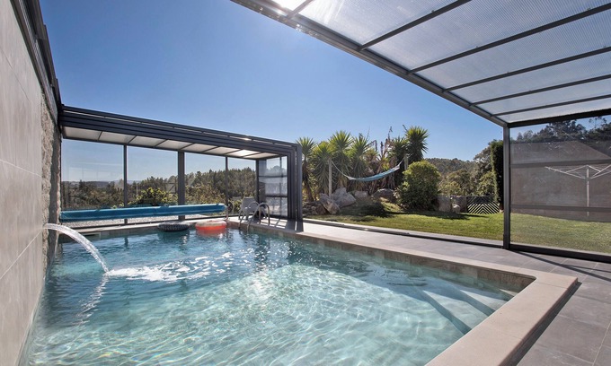 Caldas da Rainha Villa | Villa 'Mila Piscina aquecida e Jacuzzi' con vistas a la montaña, piscina privada y Wi-Fi