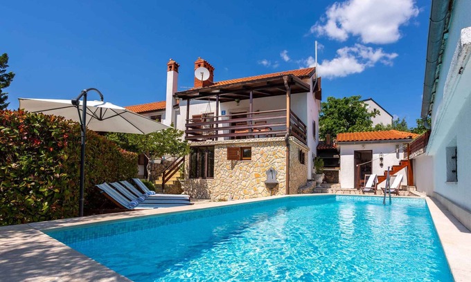 Risika Villa | Casa vacacional con piscina climatizada y jacuzzi
