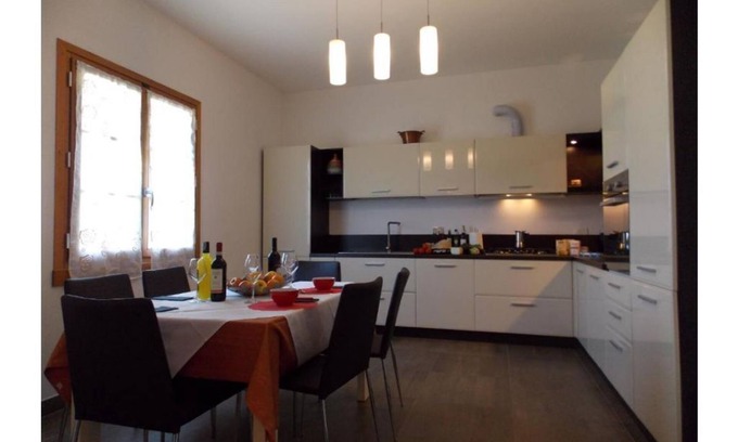 Grezzano Cama Y Desayuno | Villa Moderna Grezzano