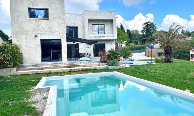 Pujaut Villa | Villa Moderne à 10 Minutes D'avignon Intra Muros ou 20 Minutes Pont DU Gard!