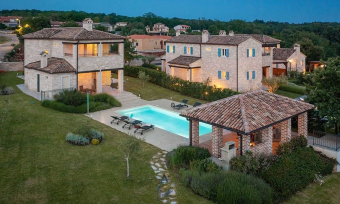 Mofardini Villa | Villa Mofardini III - Traditionaly designed with modern amenities