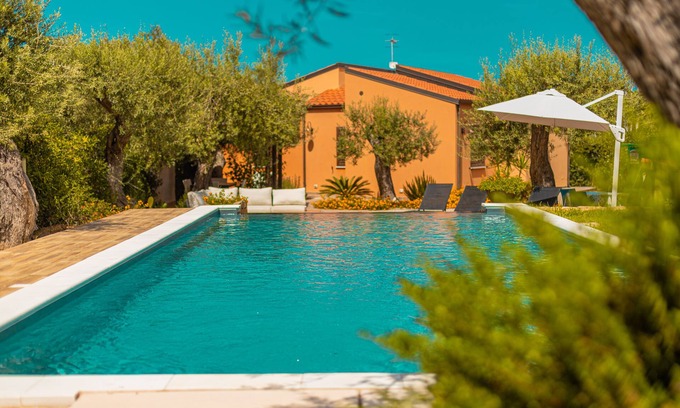 Mazzaforno Villa | Villa Mónica con piscina privada para 5 personas con 3 habitaciones en Cefalú