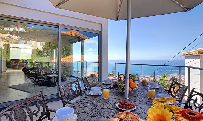 Santa Maria Maior Casa | Villa Moniz - Four Bedroom House, Sleeps 8