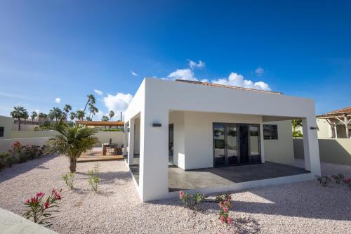 Marie Pampoen Casa | Villa Monrel Mambo Beach
