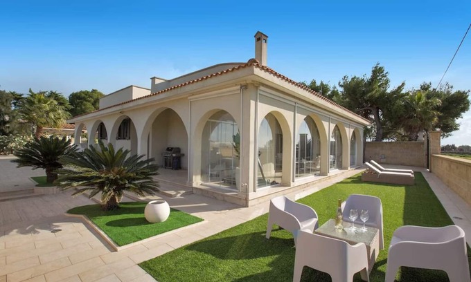 Scala di Furno Villa | Villa Montecarlo Porto Cesareo sea view