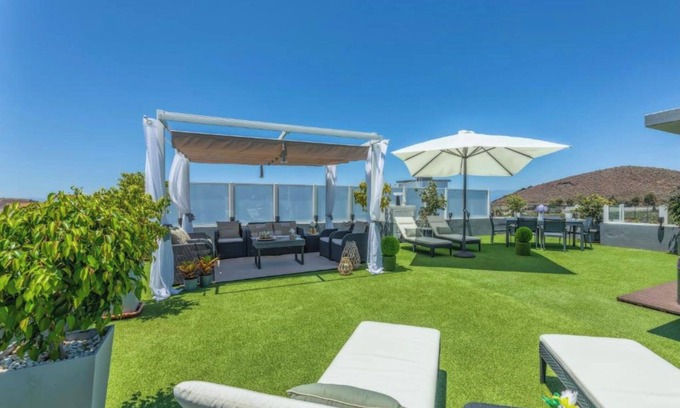 Los Llanos Casa | Villa Montserrat – A beautiful family villa of 280m2 with views of the volcanoes