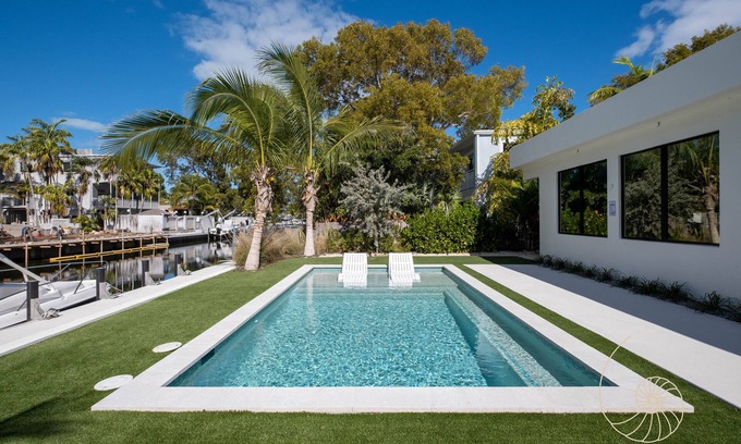 Indian Waterways Casa | Villa Morada ~ Relaxed Luxury 4 Bedroom Islamorada Home with Pool & Dockage