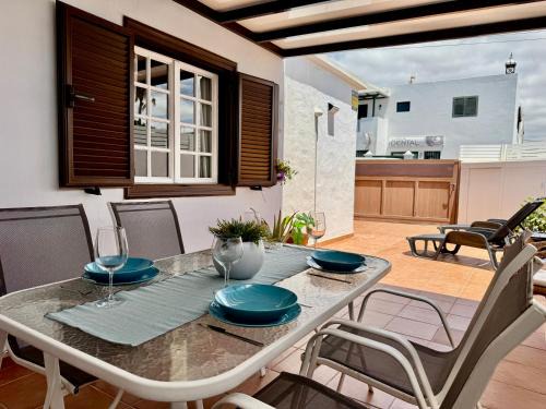 Playa Honda Villa | Villa Morriña by Vulcano Homes