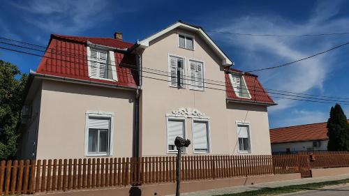 Balatonlelle Apartamento | Villa Napsugár