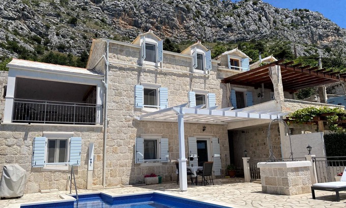 Jesenice Villa | Nueva casa de vacaciones !!! VILLA NARESTE Casa de piedra con piscina y espectaculares vistas al mar.