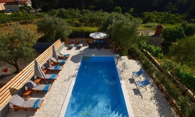 Crno Apartamento | Villa Natura Two Bedroom Apartment
