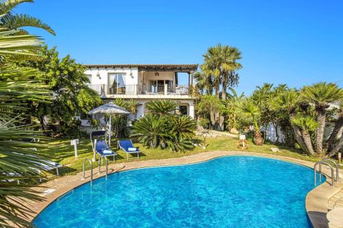 Santa Maria del Focallo Villa | Villa Nautilus by Villa Plus