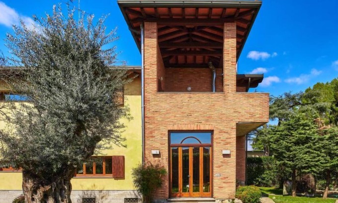 Corsico Casa | Villa Naviglio Grande by Interhome