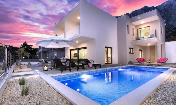 Zelenka Villa | Villa Navis HEATED POOL