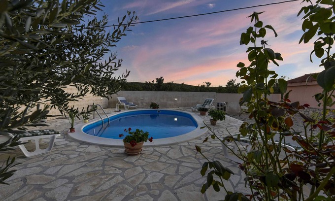 Vinjerac Villa | Villa con vista a la montaña, paz y relajación, piscina privada.