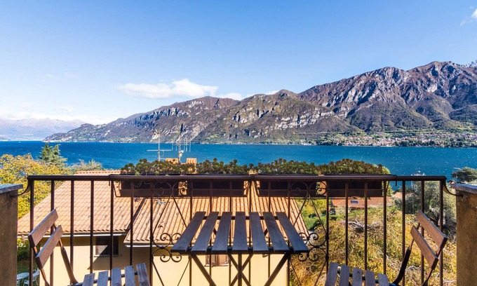 Limonta Casa | Villa cerca de Bellagio, con impresionantes vistas al lago, jardín y estacionamiento privado.
