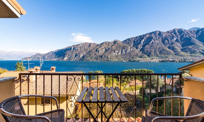 Limonta Casa | Villa cerca de Bellagio, con impresionantes vistas al lago, jardín y estacionamiento privado.