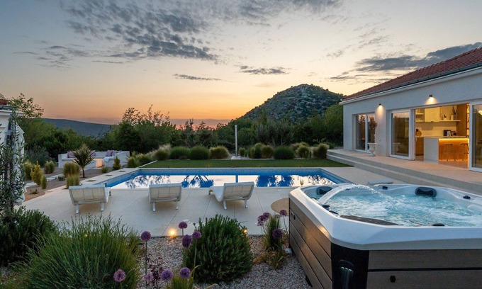 Velim Villa | Villa Nebesi