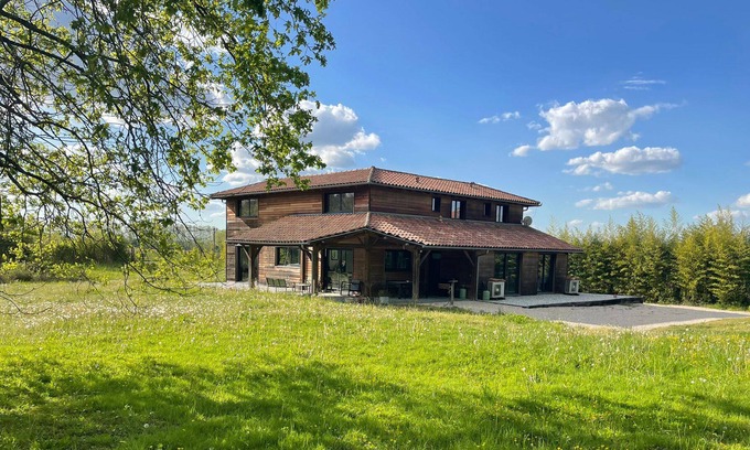 Nerbis Casa | Villa Nerbis is located in the small town of Nerbis in the department of Landes