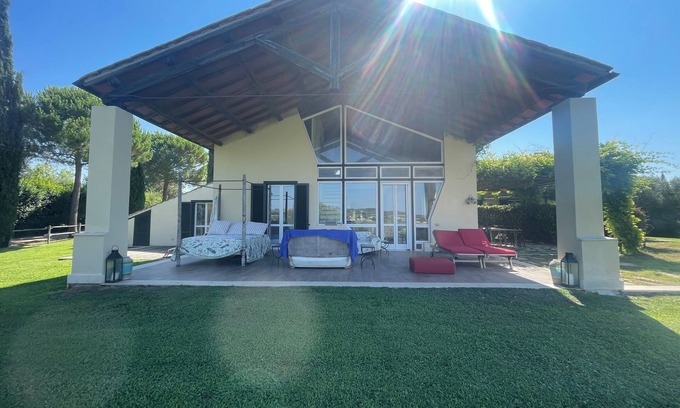 Pescia Fiorentina Villa | Villa rodeada de vegetación con piscina a diez minutos del mar de Capalbio