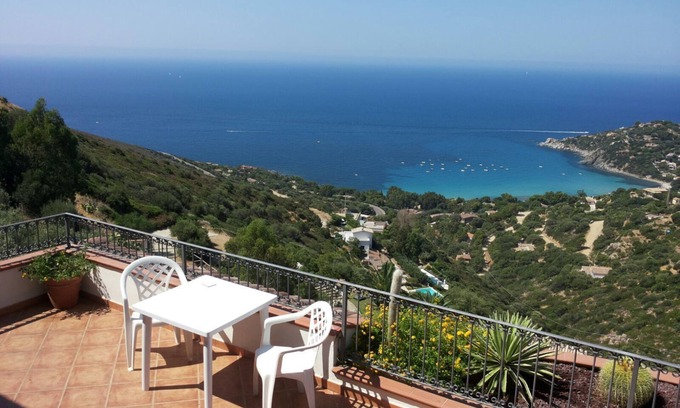 Solanas Villa | Villa Nettuno con una vista impresionante de la bahía de Torre delle Stelle