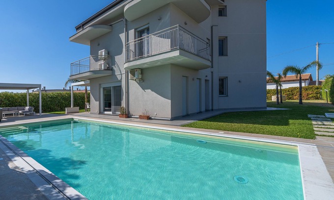 Punta Milocca Villa | Villa 'Nigrò' con vistas al mar, piscina, jardín y Wi-Fi