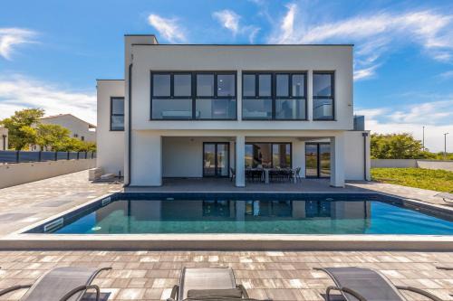 Nin Villa | Villa Nin