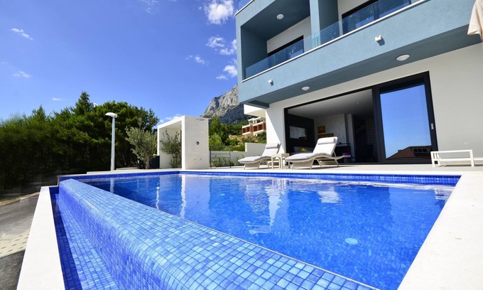 Veliko Brdo Villa | Villa Ninona with Heated Pool