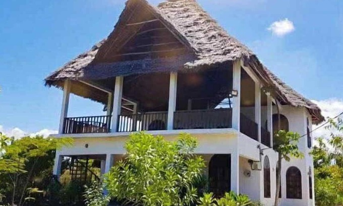 Bwejuu Villa | Villa Noemi by the Sea