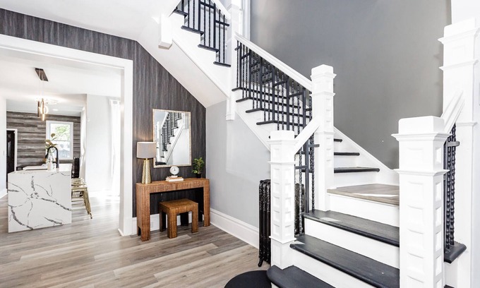 North Kenwood Casa | Villa Noir Chicago Victorian home 7 min to downtown, museums, shops & the beach