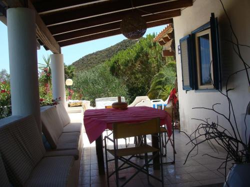 Vulcanello Casa | Villa Noir In Vulcanello