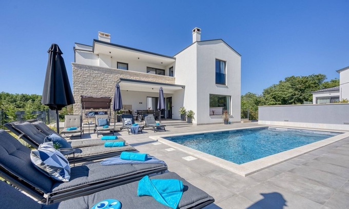 Tinjan Villa | Villa Nona in Kringa