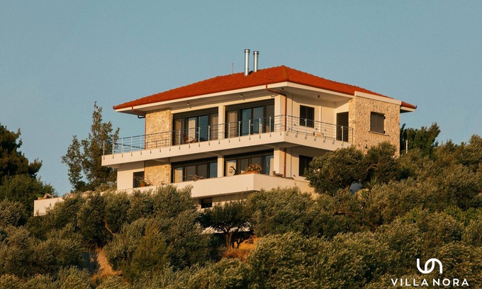 Kassandra Villa | Halkidiki | Villa Nora | Amplio, totalmente equipado con gran jardín y vistas increíbles.