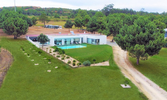 Caldas da Rainha Casa | Villa de 2016 en un terreno de 8300m2, 3 habitaciones, barbacoa, piscina.