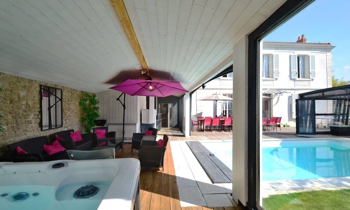 Angoulins Villa | Villa 4 * piscina cubierta climatizada jacuzzi mesa de billar fútbol mar playa pueblo