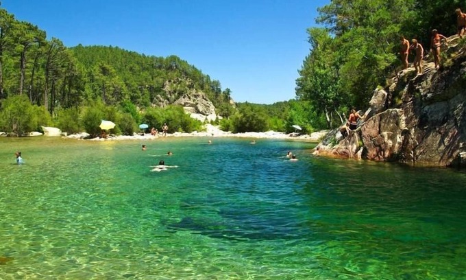 Ventiseri Villa | Quinta de encanto al borde de las piscinas naturales
