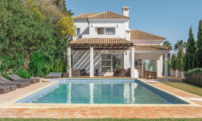Benalup-Casas Vieja Casa | Villa Oleandro con vistas a la montaña, piscina, jardín y Wi-Fi
