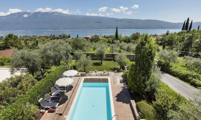 Roina Villa | Villa con vistas al lago y piscina privada (climatizada Upto 26c, período comprendido entre mediados