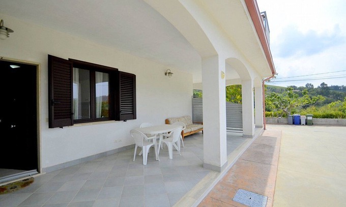 Frascinelle Casa | Villa Olga B: A cozy and welcoming apartment that is part of a villa situated in a quiet location, a few minutes from the town center, with Free WI-FI.