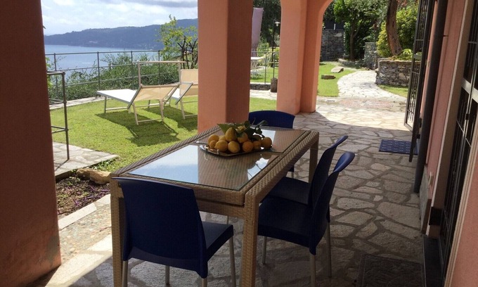 Zoagli Apartamento | Villa Olivia apartment: terrace, portico, Portofino Gulf view