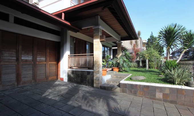 Sukajadi Villa | Villa Oma Elly
